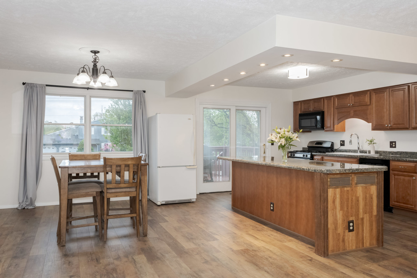 1102 Andover Road Bloomington, IL 61704 - Photo 16 of 58 Gallery Image 16