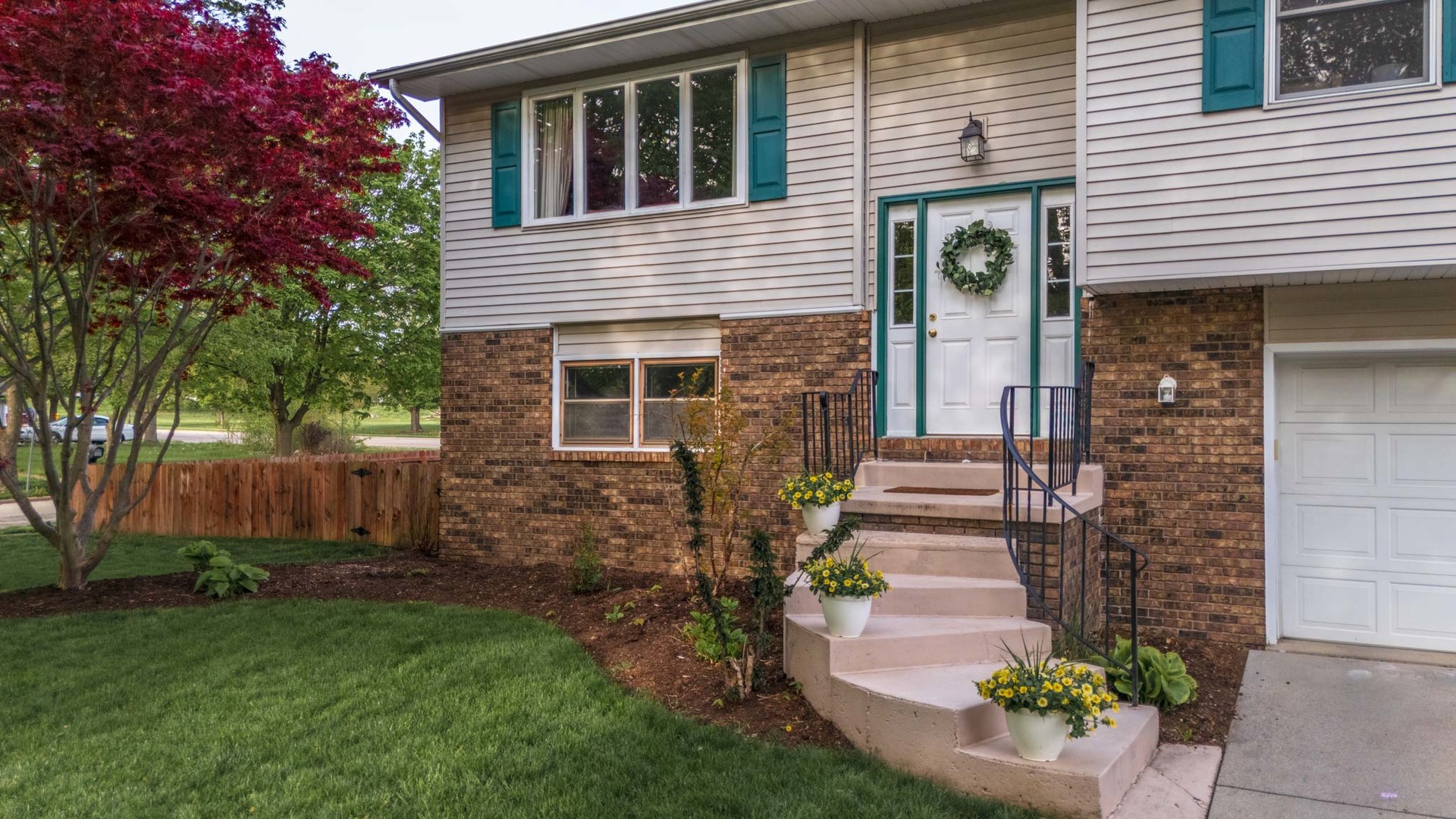 1102 Andover Road Bloomington, IL 61704 - Photo 4 of 58 Gallery Image 4