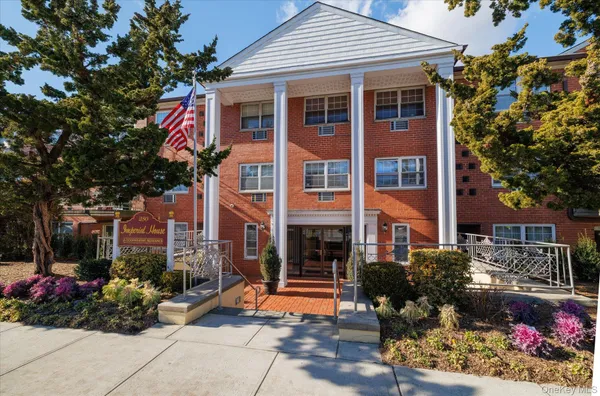 $349,000 | 250 North Village Avenue, Unit A16, Rockville Centre, NY 11570