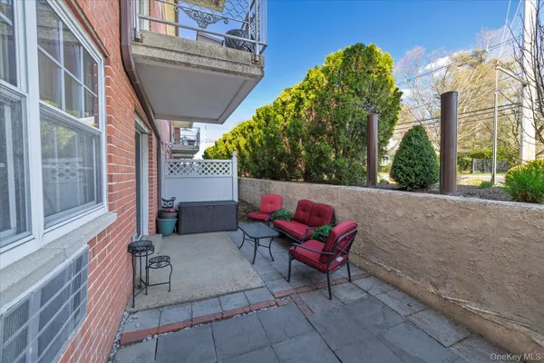 $349,000 | 250 North Village Avenue, Unit A16, Rockville Centre, NY 11570