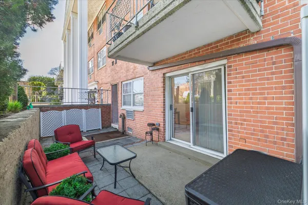 $349,000 | 250 North Village Avenue, Unit A16, Rockville Centre, NY 11570