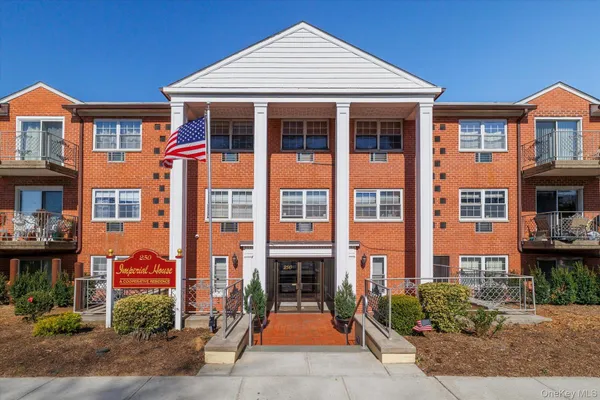 $349,000 | 250 North Village Avenue, Unit A16, Rockville Centre, NY 11570