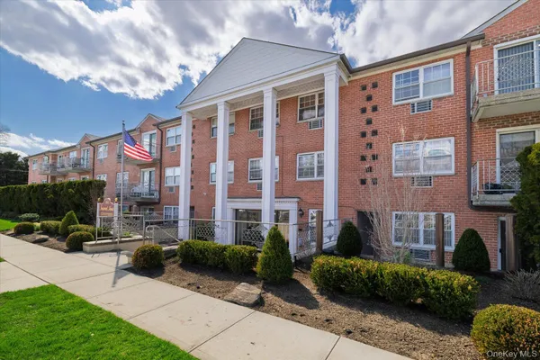 $349,000 | 250 North Village Avenue, Unit A16, Rockville Centre, NY 11570