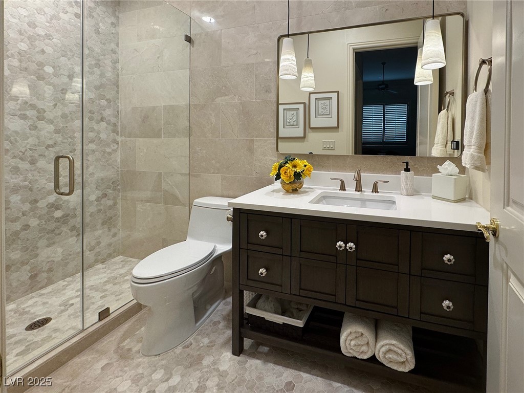 164 Augusta Street Henderson, NV 89074 - Photo 31 of 64 Guest Bathroom