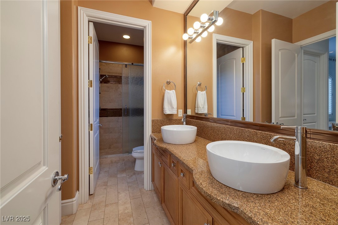 164 Augusta Street Henderson, NV 89074 - Photo 33 of 64 Guest Bathroom