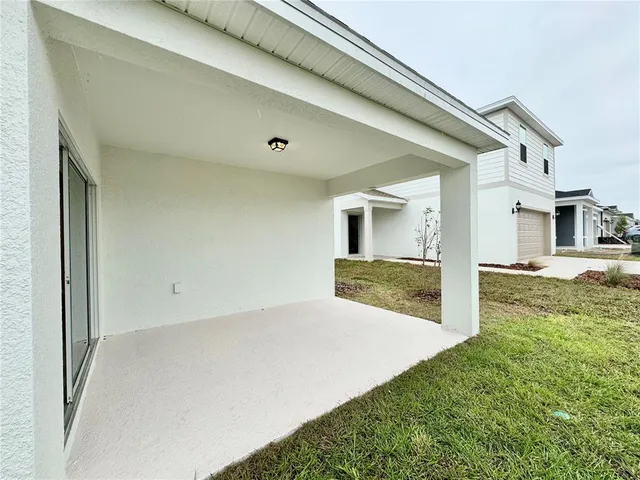 a view of an entryway of the house