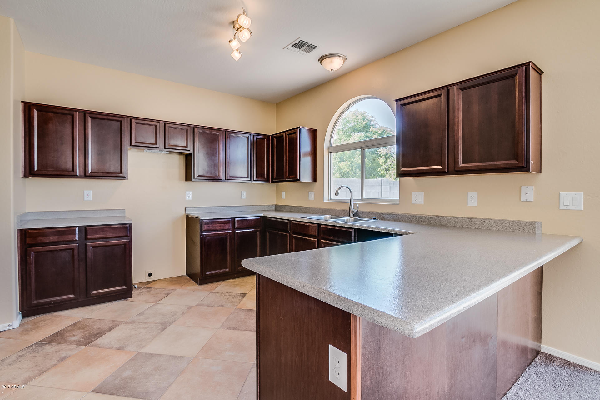 3810 West Shumway Farm Road Phoenix, AZ 85041 - Photo 4 of 16 Shumway-15