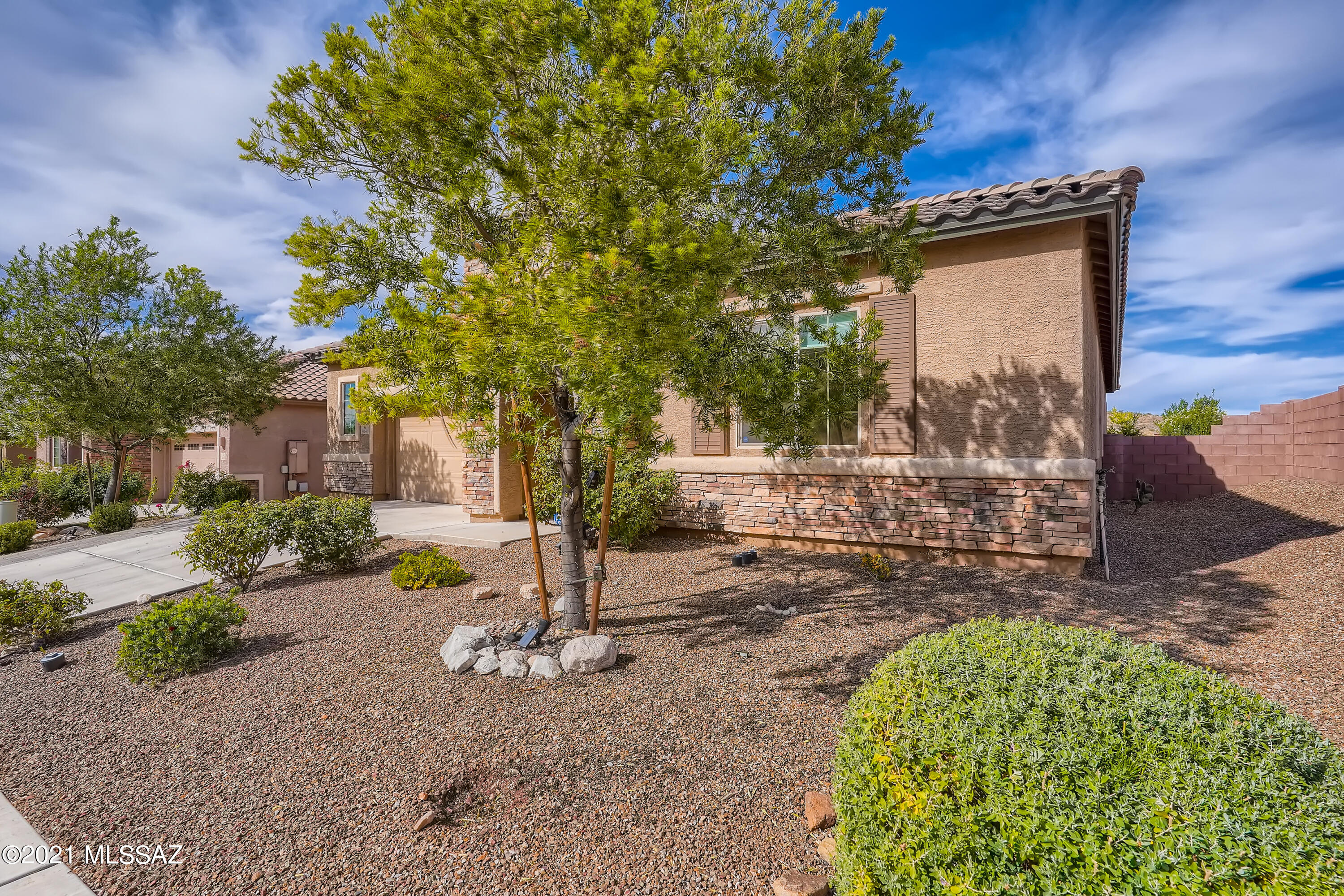 38640 South Running Roses Lane Tucson, AZ 85739 - Photo 2 of 32