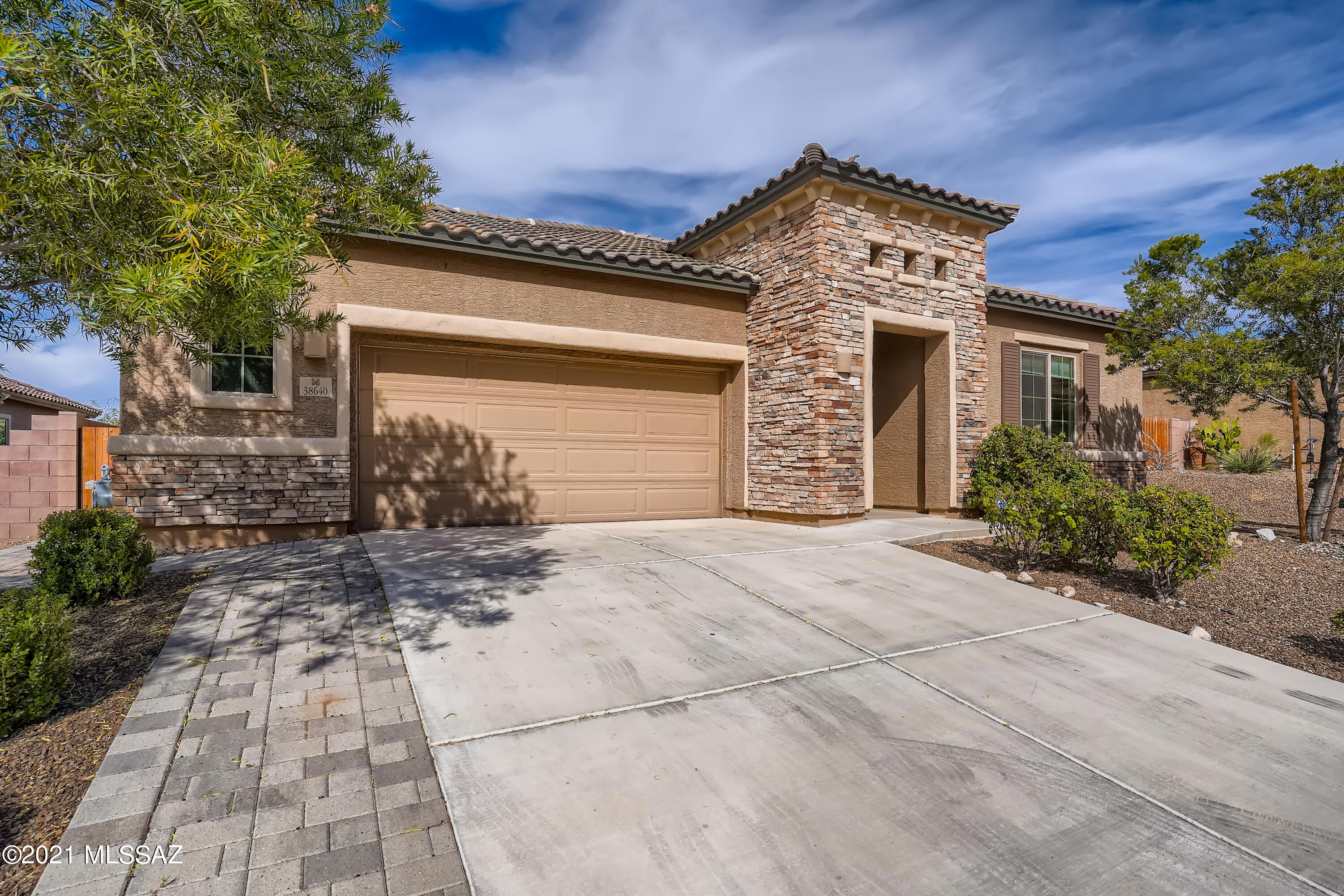 38640 South Running Roses Lane Tucson, AZ 85739 - Photo 3 of 32