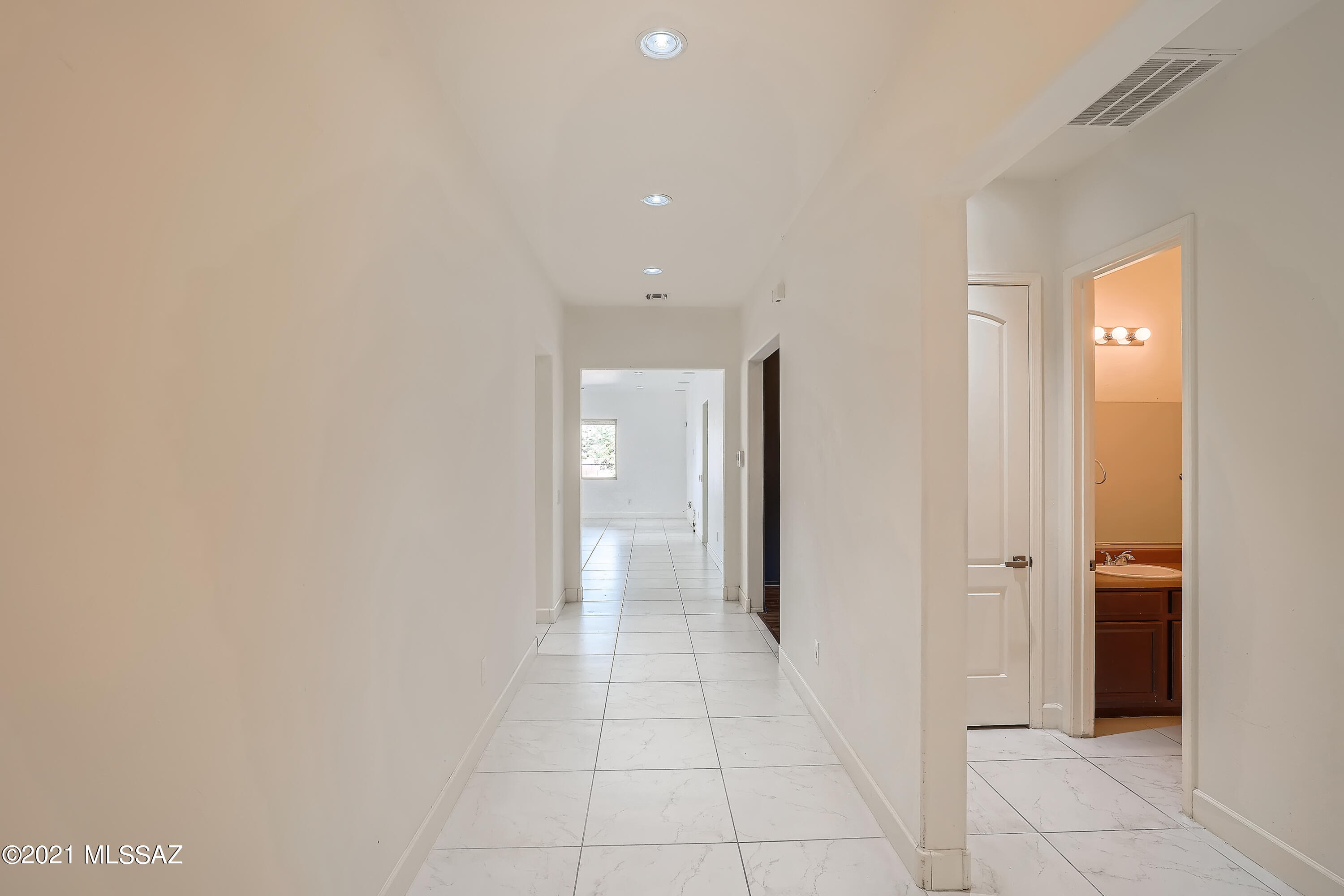 38640 South Running Roses Lane Tucson, AZ 85739 - Photo 5 of 32