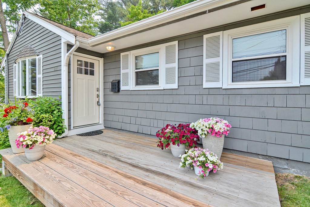 211 Beacon Street Framingham, MA 01701 - Photo 5 of 42 a front view of a house