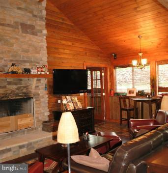 84 Seminole Road Chester Gap, VA 22623 - Photo 13 of 28 Living Room