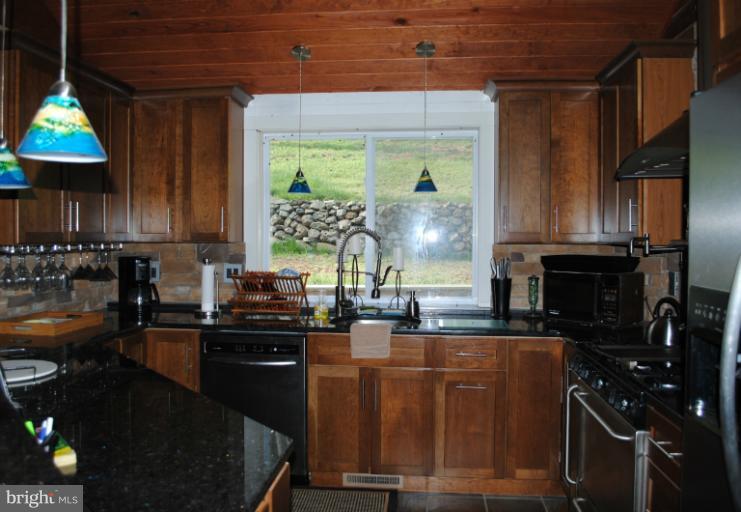 84 Seminole Road Chester Gap, VA 22623 - Photo 4 of 28 Kitchen