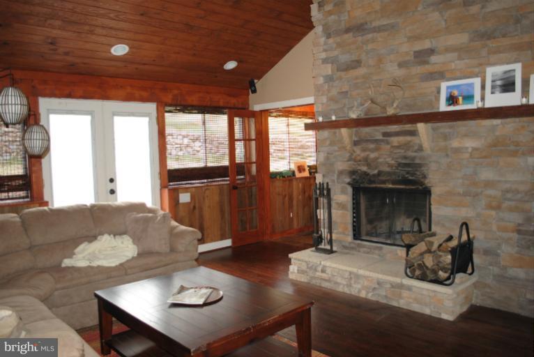 84 Seminole Road Chester Gap, VA 22623 - Photo 9 of 28 Family Room