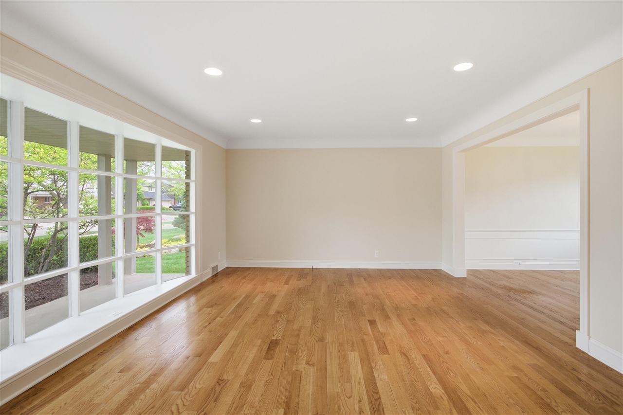653 Perrien Place Grosse Pointe, MI 48236 - Photo 13 of 54
