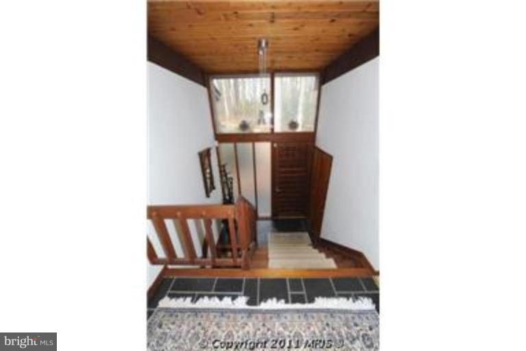 12115 Frederick Road Ellicott City, MD 21042 - Photo 4 of 23 Entrance / Foyer