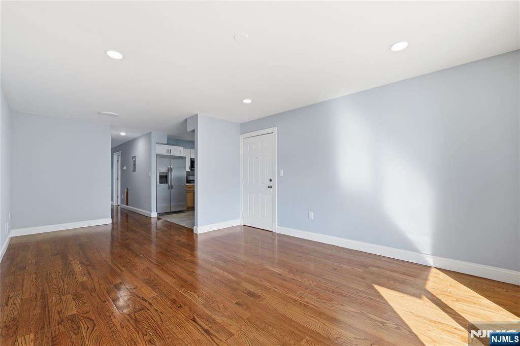 23 Edwin Place Newark, NJ 07112 - Photo 3 of 32