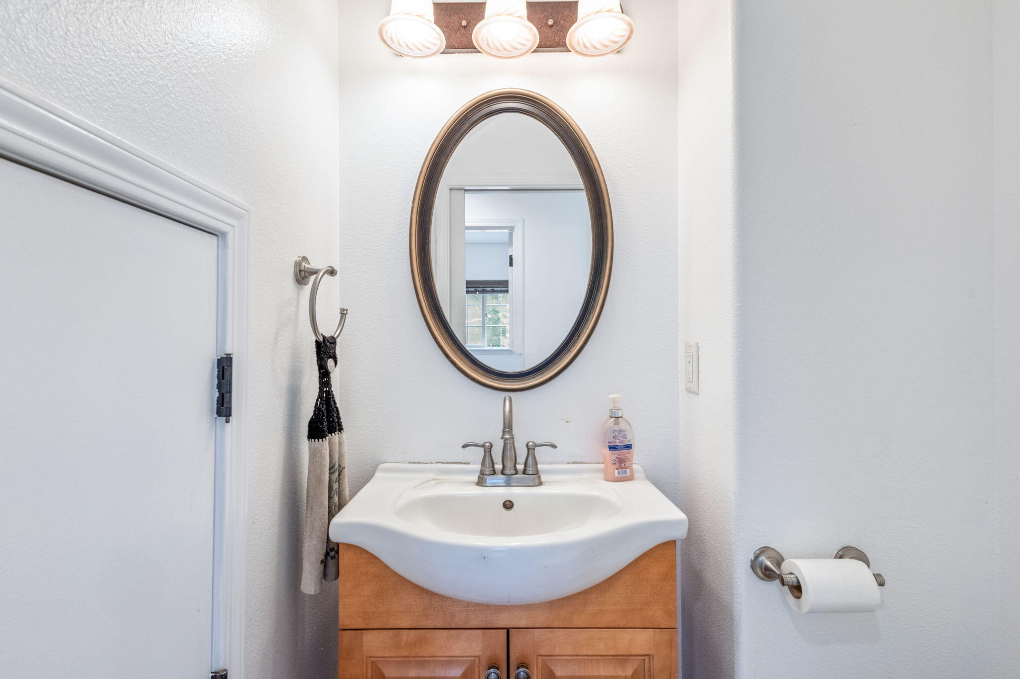 145046 Ringo Court La Pine, OR 97739 - Photo 14 of 37 Half Bath