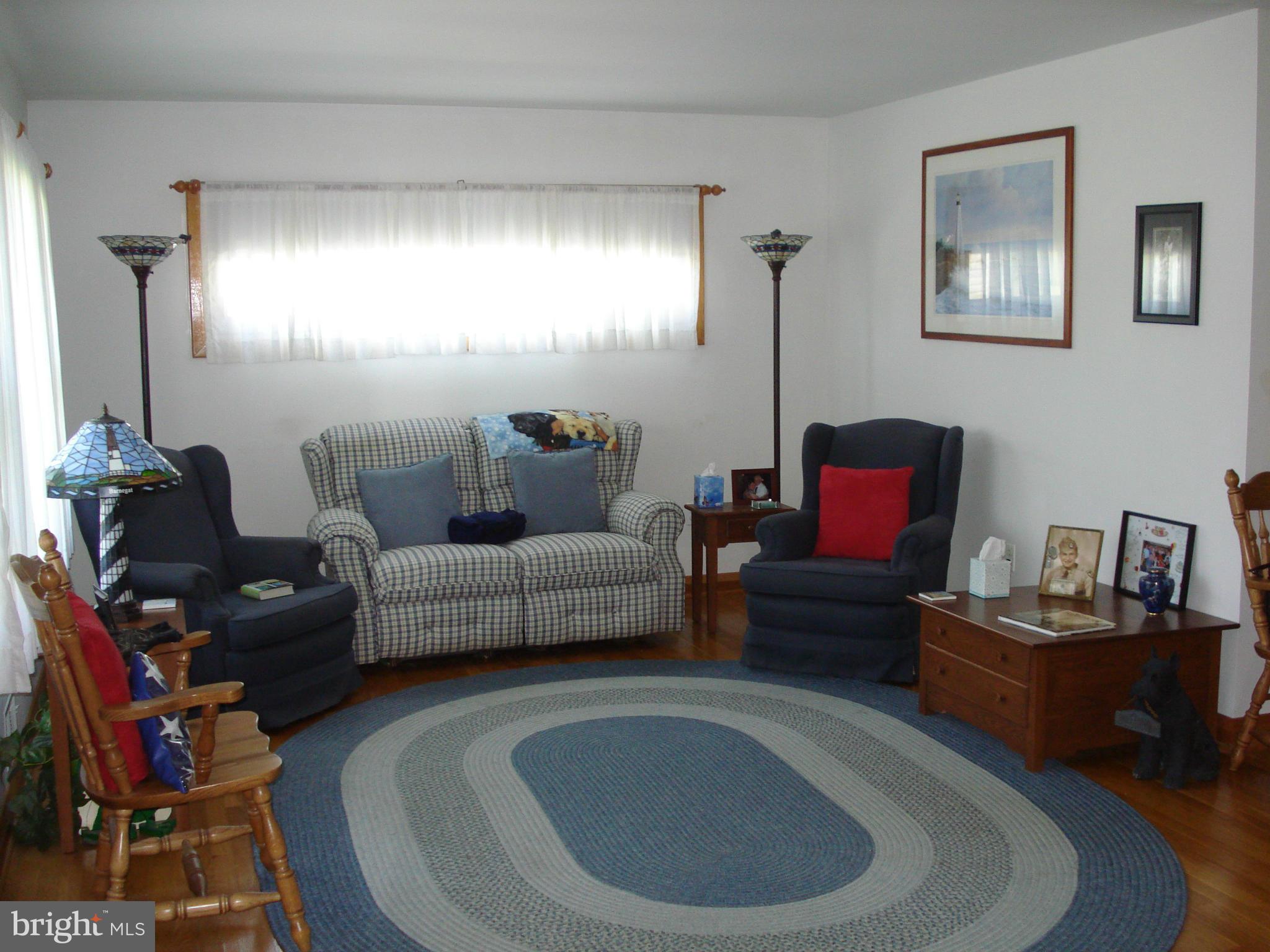 2459 Woodcroft Road Baltimore, MD 21234 - Photo 2 of 13 Living Room