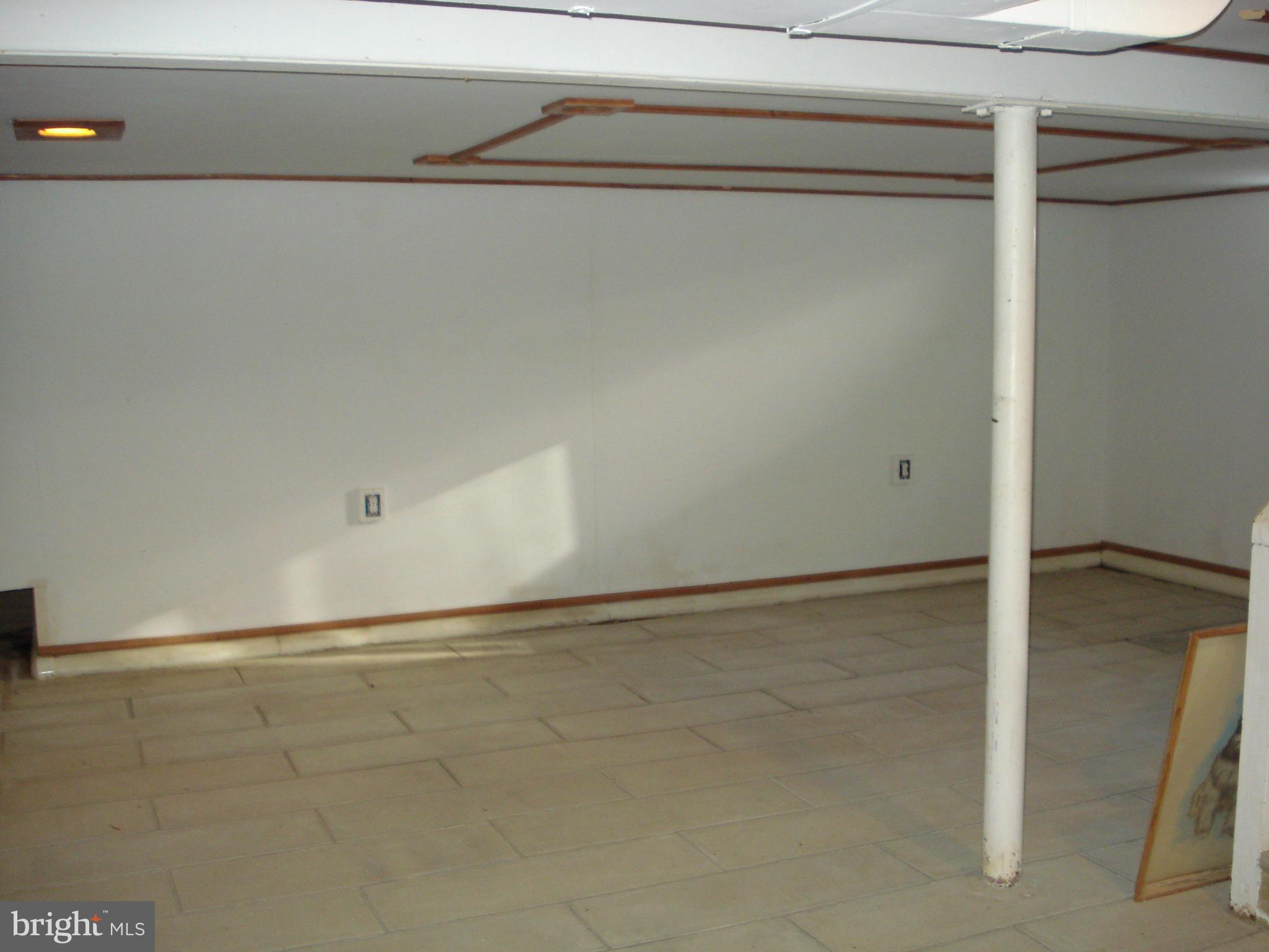 2459 Woodcroft Road Baltimore, MD 21234 - Photo 11 of 13 Interior (General)