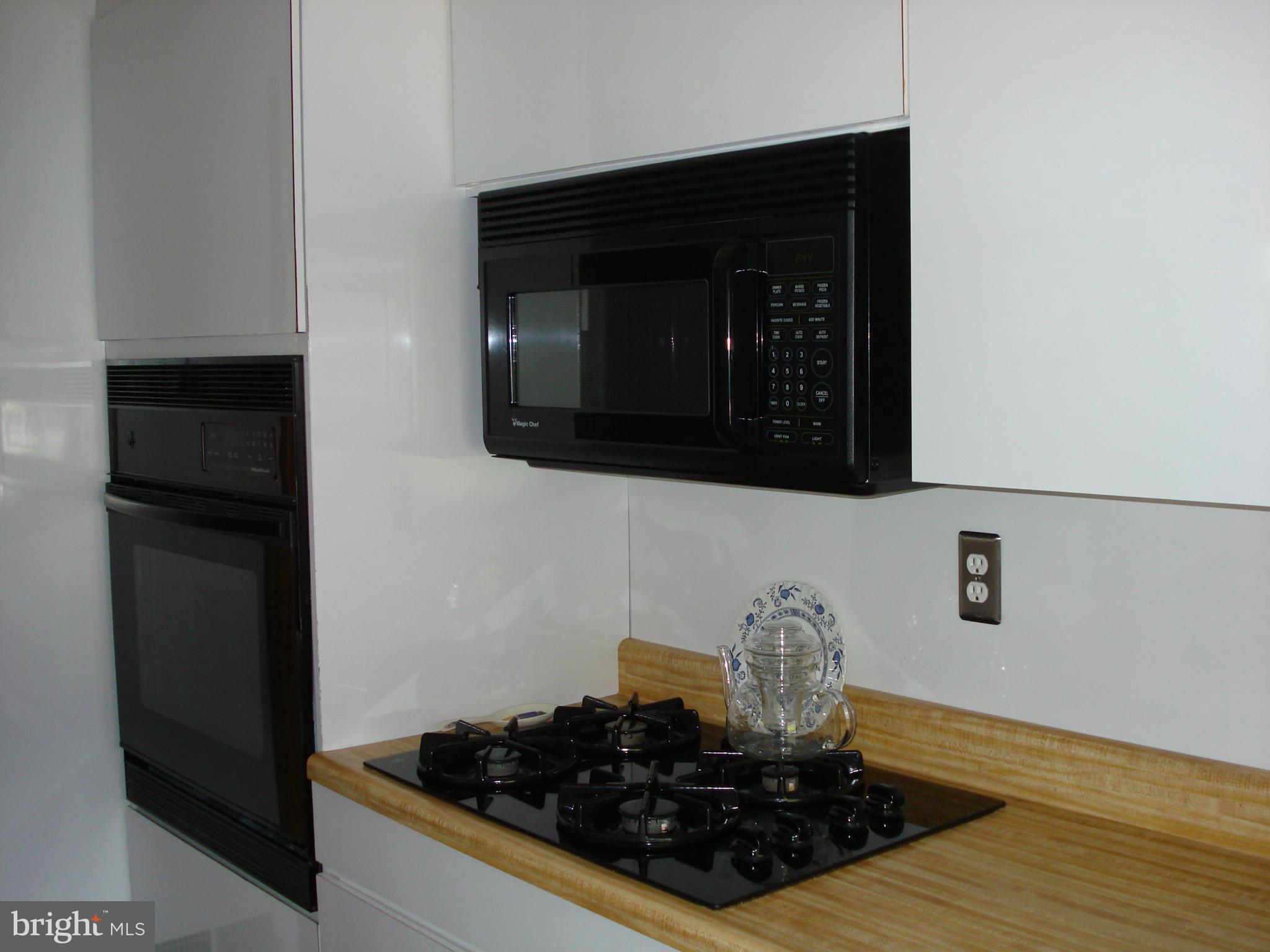 2459 Woodcroft Road Baltimore, MD 21234 - Photo 6 of 13 Kitchen