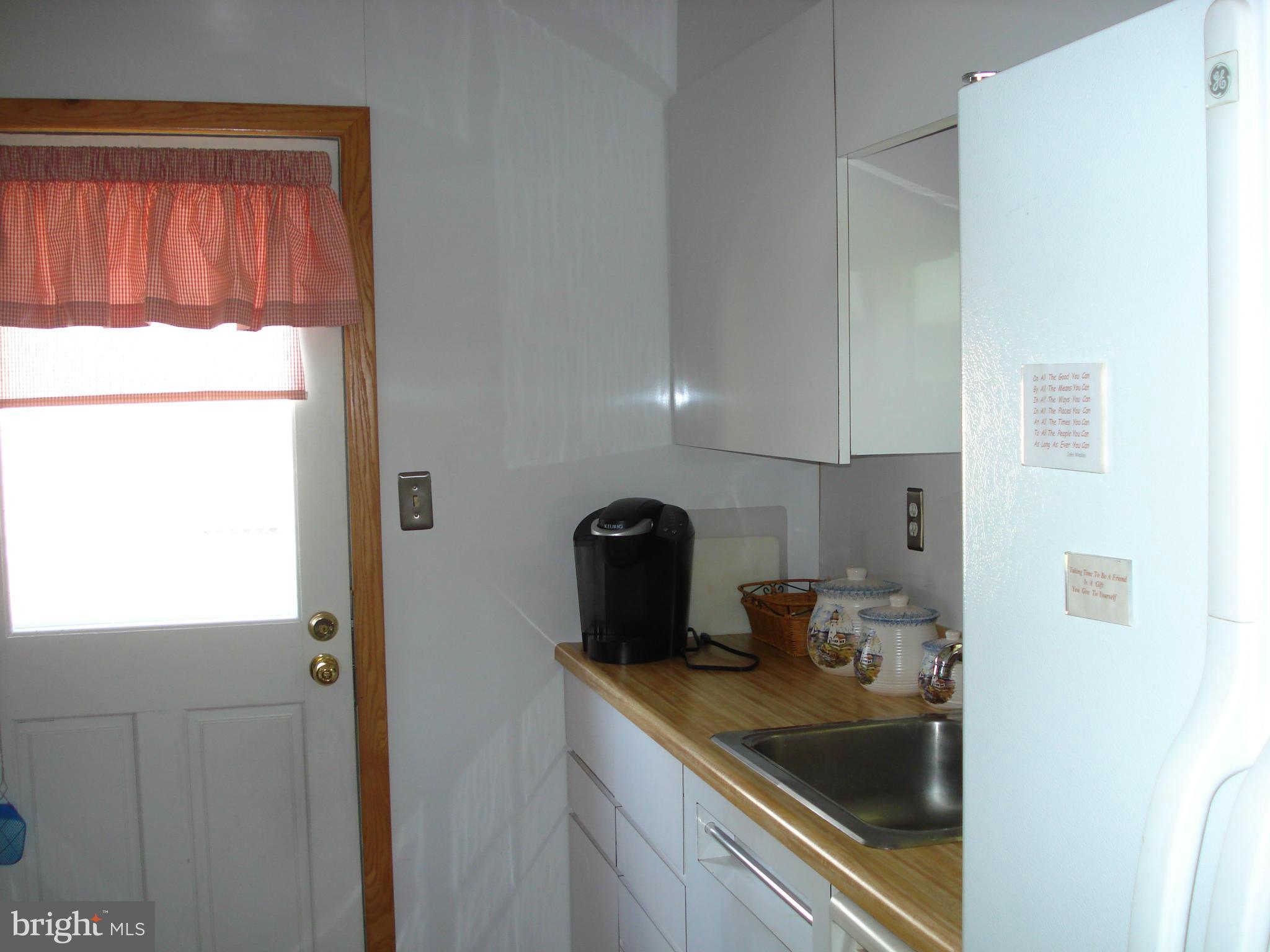 2459 Woodcroft Road Baltimore, MD 21234 - Photo 7 of 13 Kitchen