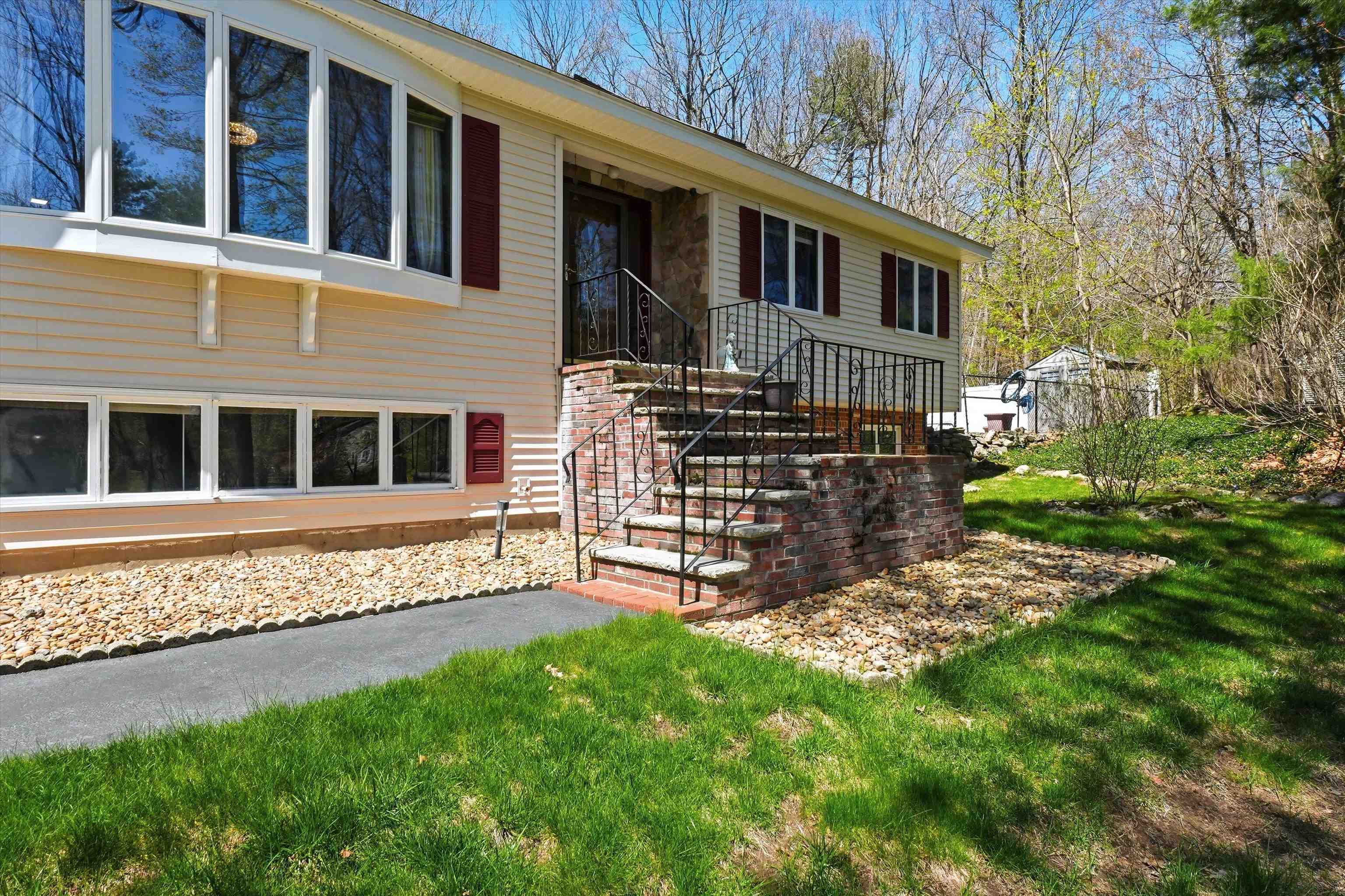 11 Oriole Road Windham, NH 03087 - Photo 12 of 52