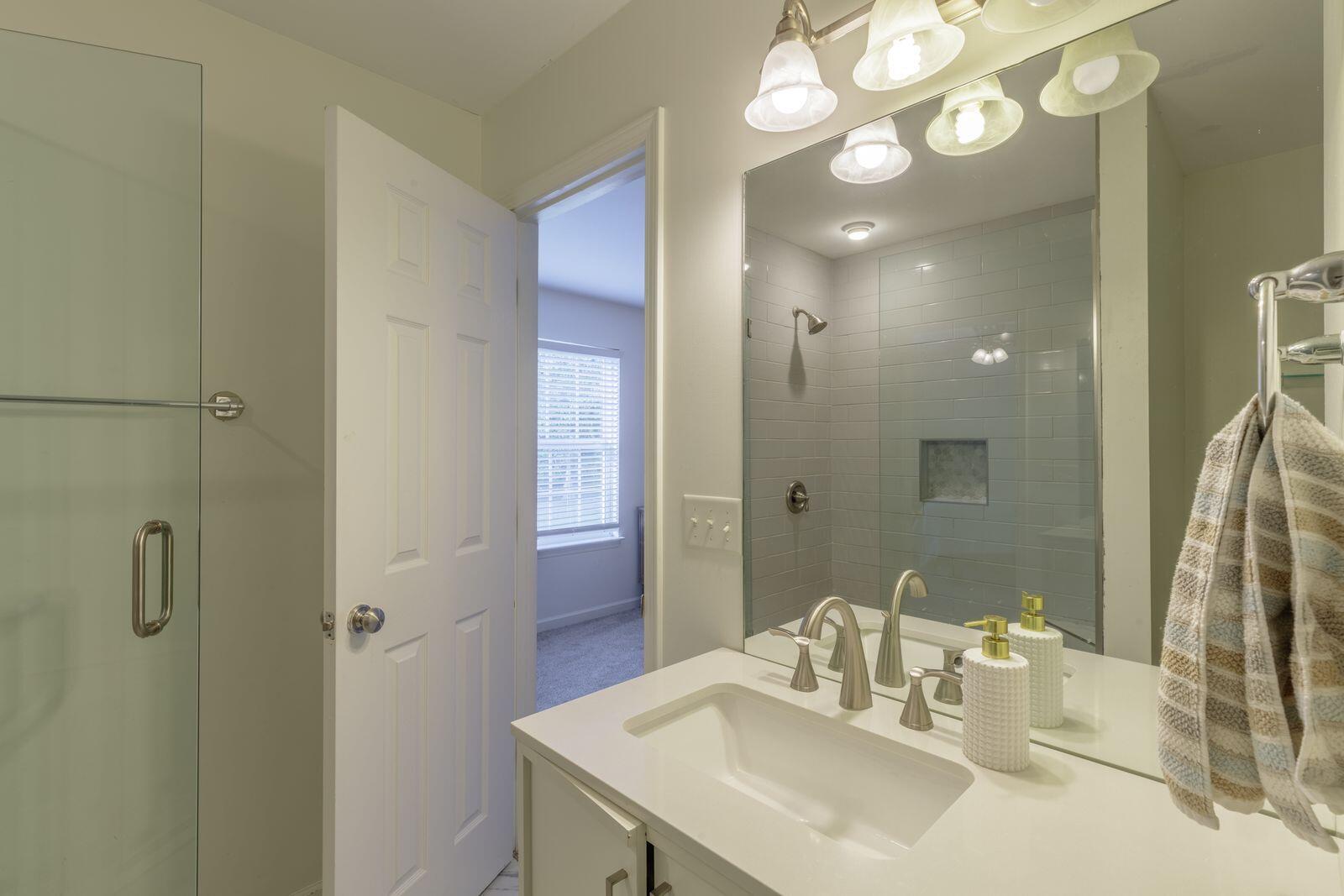 3778 Kellys Ferry Road Chattanooga, TN 37419 - Photo 14 of 32 Master Bathroom