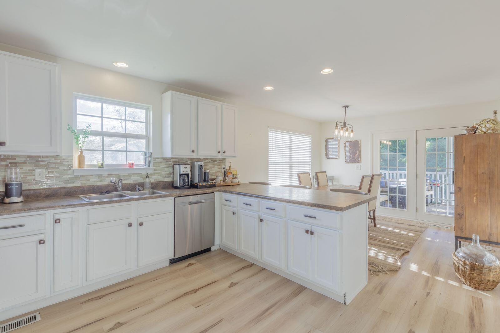 3778 Kellys Ferry Road Chattanooga, TN 37419 - Photo 8 of 32 Kitchen