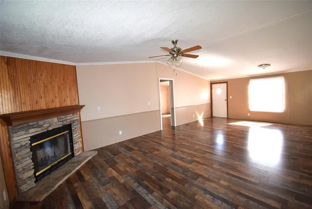 $1,000 | 6000 Spring Creek Parkway, Unit 7, Malakoff, TX 75148