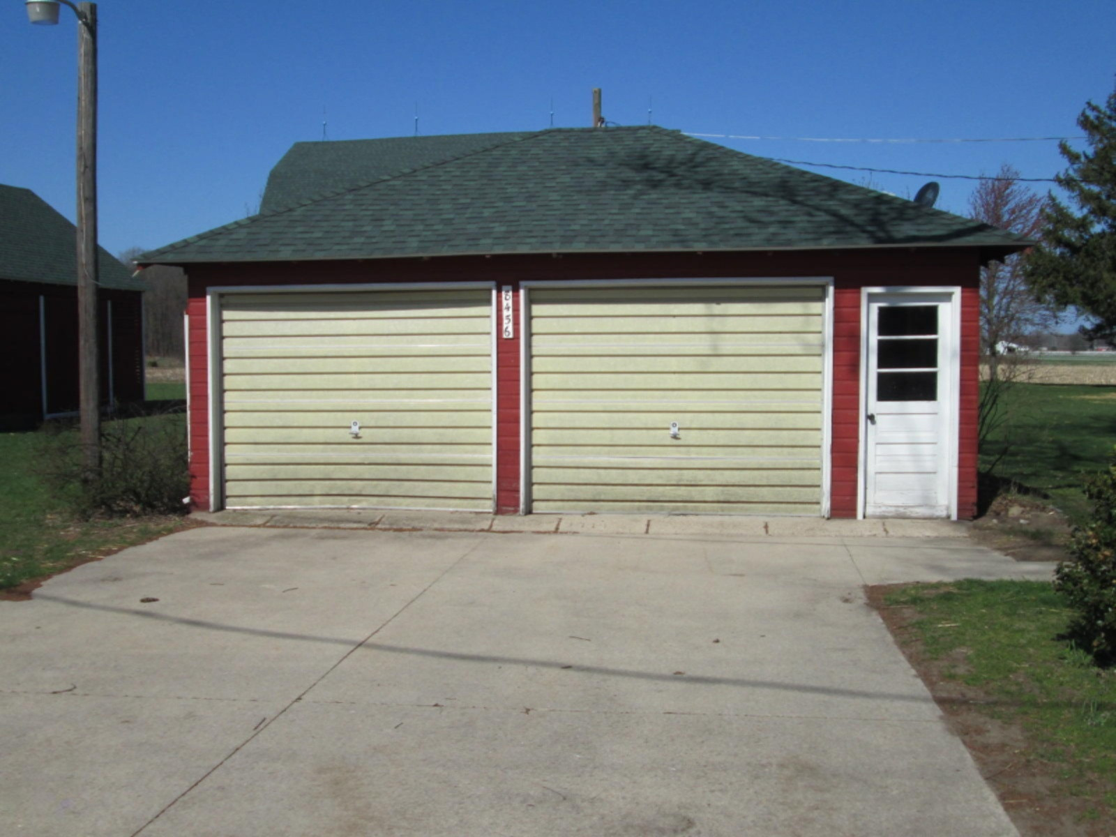8456 Gray Road Baroda, MI 49101 - Photo 3 of 32 IMG_3574