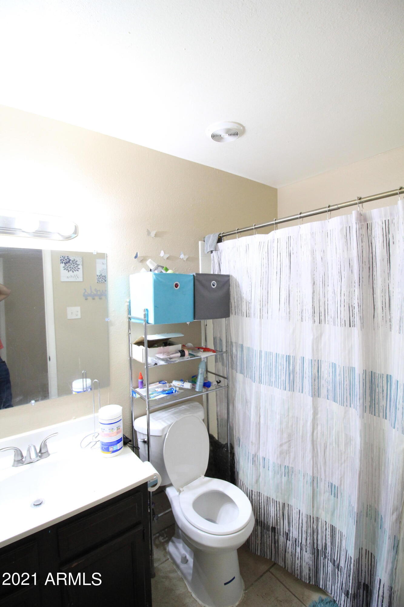 3958 West Palomino Road Phoenix, AZ 85019 - Photo 9 of 11 Bathroom