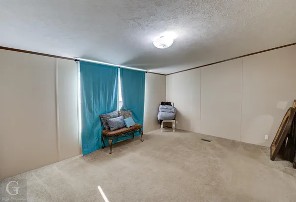 a view of room with furniture and a ceiling fan