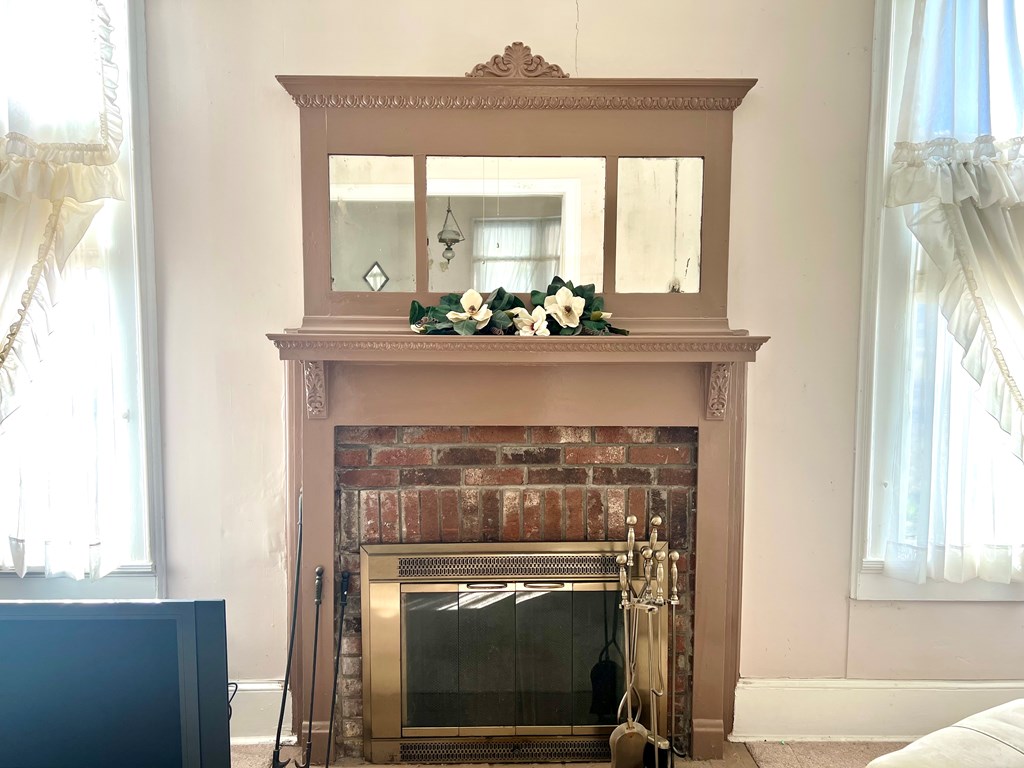 174 Clyde Howell Road Bainbridge, GA 39817 - Photo 11 of 41 Fireplace # 2 in Family Room