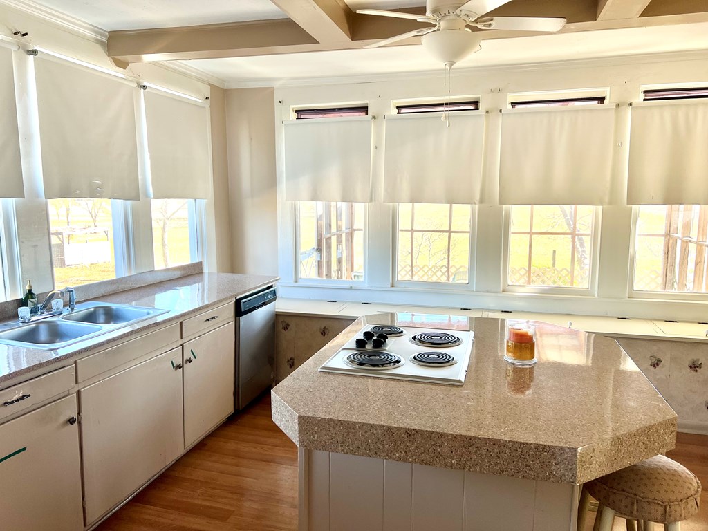 174 Clyde Howell Road Bainbridge, GA 39817 - Photo 21 of 41 Kitchen has island with stove top
