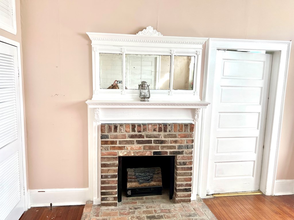 174 Clyde Howell Road Bainbridge, GA 39817 - Photo 28 of 41 Fireplace # 5 in bedroom 2
