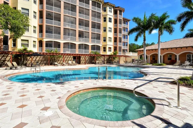 $599,000 | 5560 Cannes Circle, Unit 3106, Sarasota, FL 34231