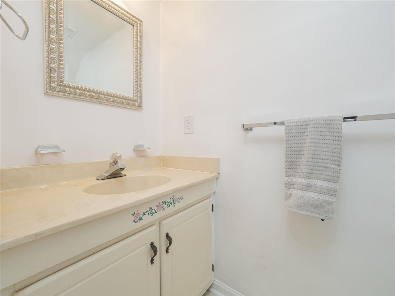 1304 Springlawn Court Raleigh, NC 27609 - Photo 15 of 20 Photo 15