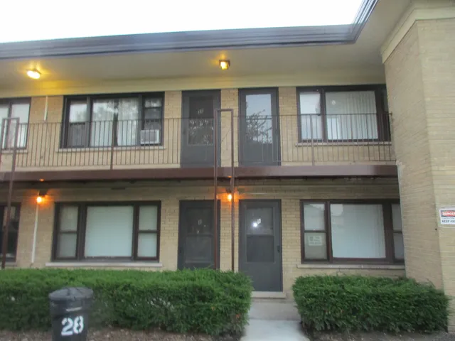 $1,500 | 28 North King Arthur Court, Unit 20, Northlake, IL 60164
