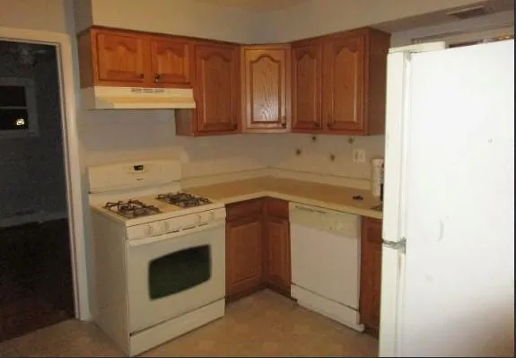 $1,500 | 28 North King Arthur Court, Unit 20, Northlake, IL 60164