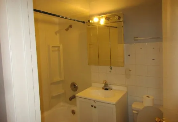 $1,500 | 28 North King Arthur Court, Unit 20, Northlake, IL 60164