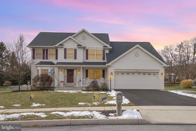 $575,000 | 5940 Huntington Cmns, Enola, PA 17025