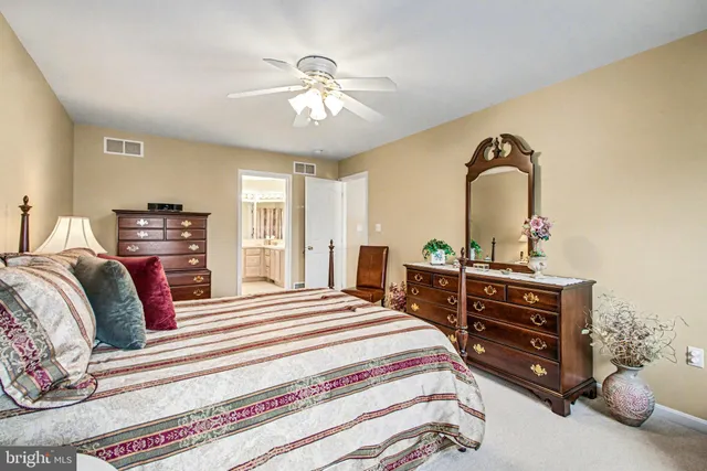 $575,000 | 5940 Huntington Cmns, Enola, PA 17025