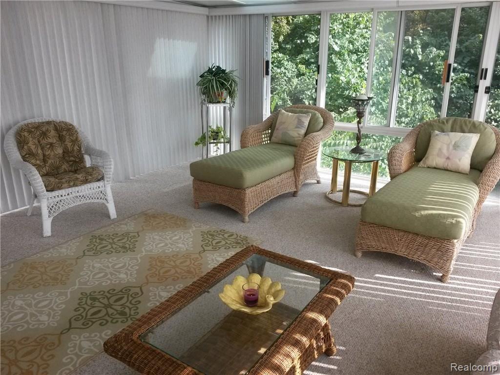3297 Sherbourne Road Detroit, MI 48221 - Photo 21 of 37 florida room2 sherbourne.jpg