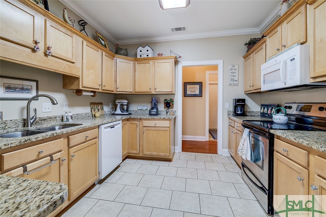 150 Cambridge Drive Rincon, GA 31326 - Photo 14 of 44 Kitchen