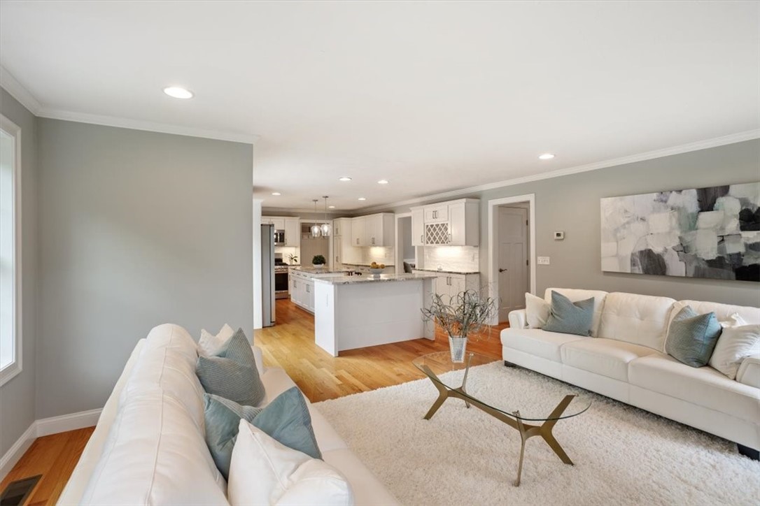 42 Lantern Road Lincoln, RI 02865 - Photo 9 of 50 Gallery Image 9