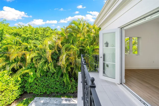 $2,650,000 | 315 Santander Avenue, Unit 311, Coral Gables, FL 33134