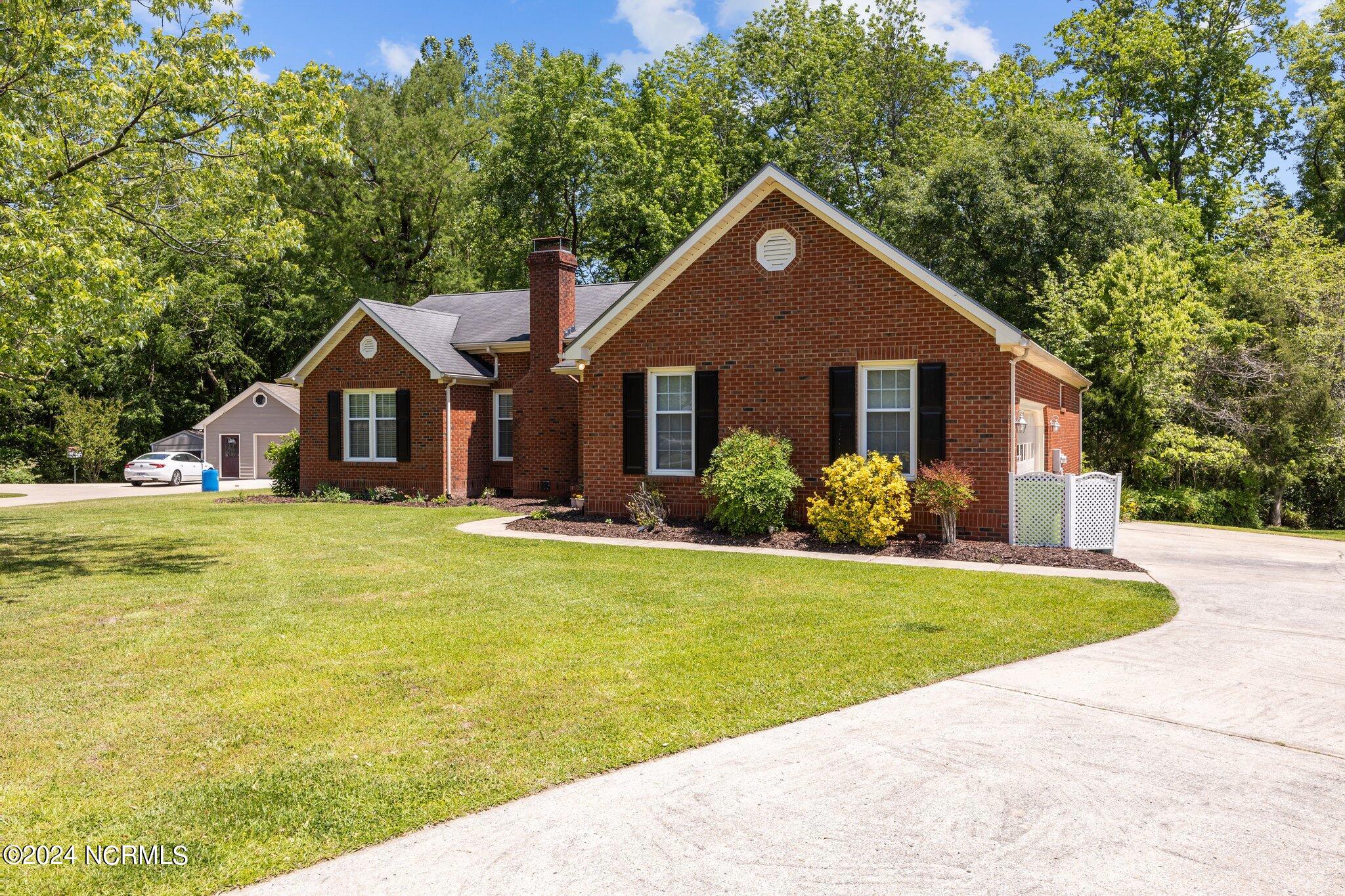 4811 Briarhill Road New Bern, NC 28562 - Photo 2 of 42 2-web-or-mls-470A5270
