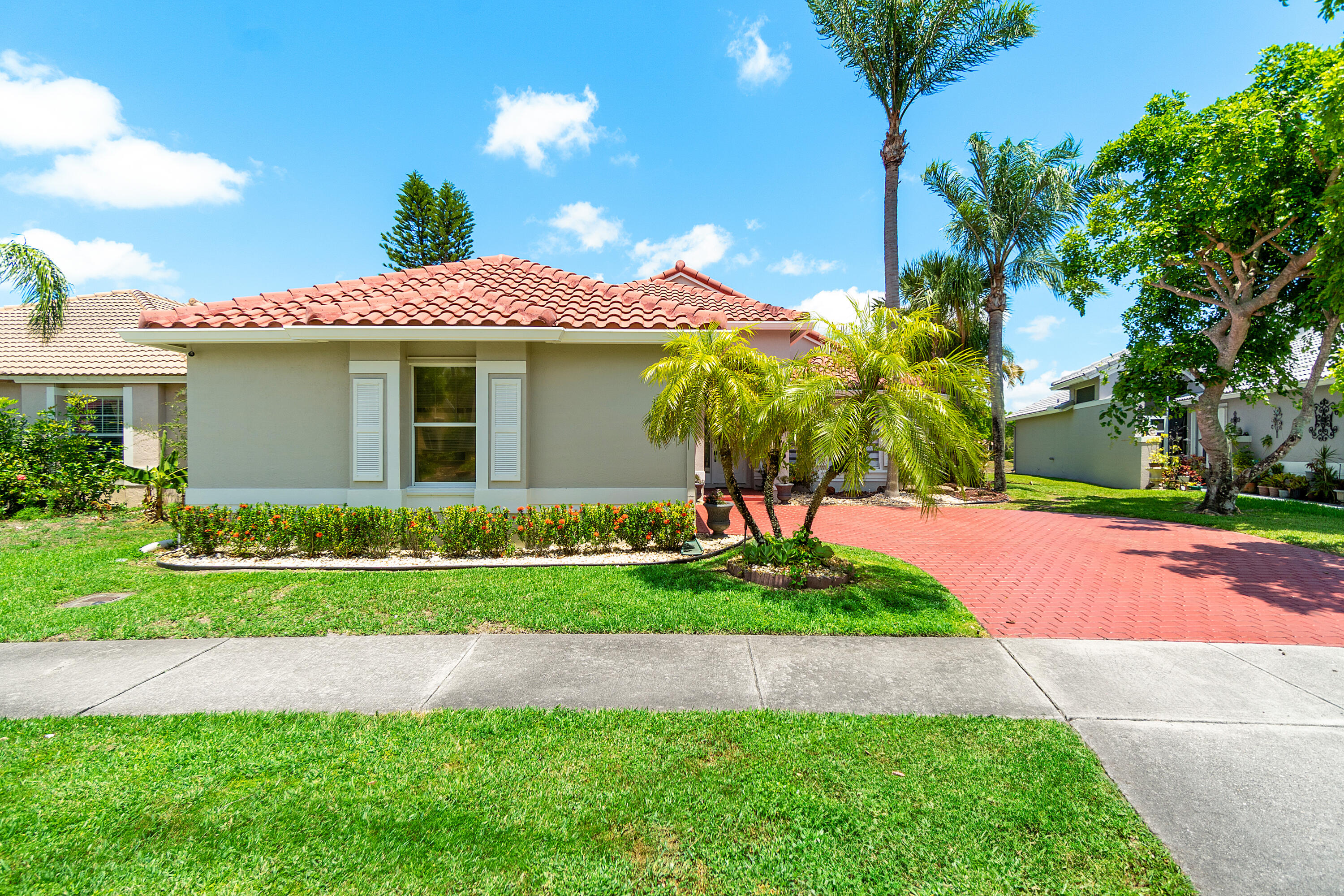 10560 Plainview Circle Boca Raton, FL 33498 - Photo 28 of 45 a front view of house with yard and green space