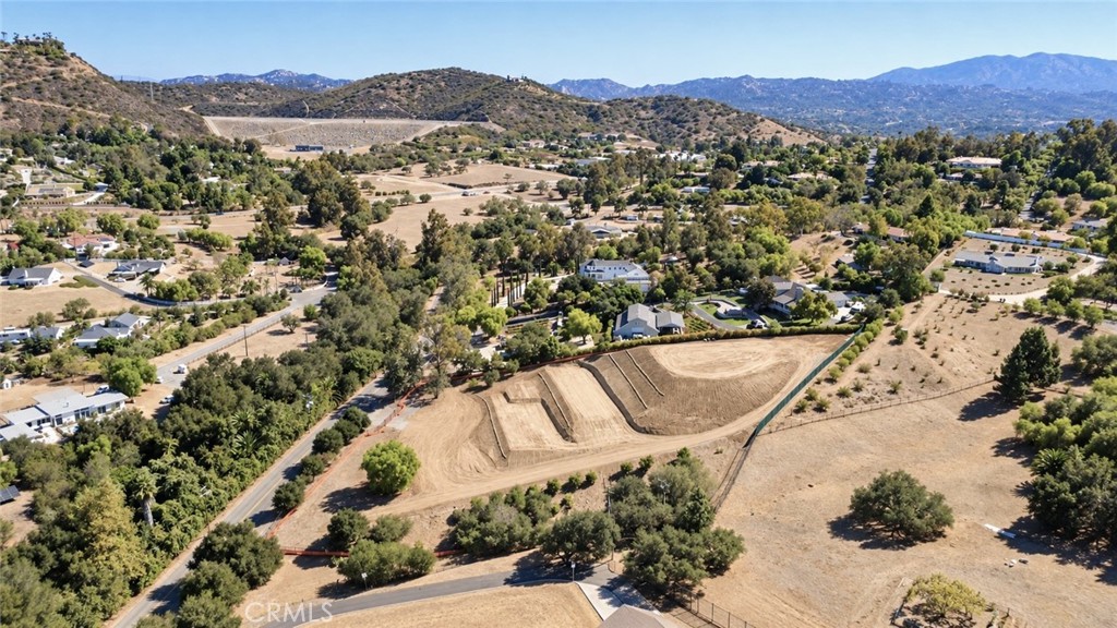 3261 Live Oak Park Road Fallbrook, CA 92028 - Photo 4 of 25 Gallery Image 4